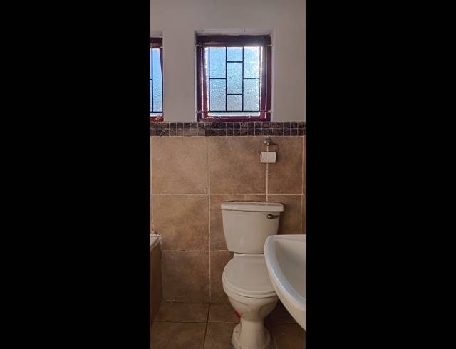 2 BEDROOM FREESTANDING FOR SALE IN HIGH RIDGE